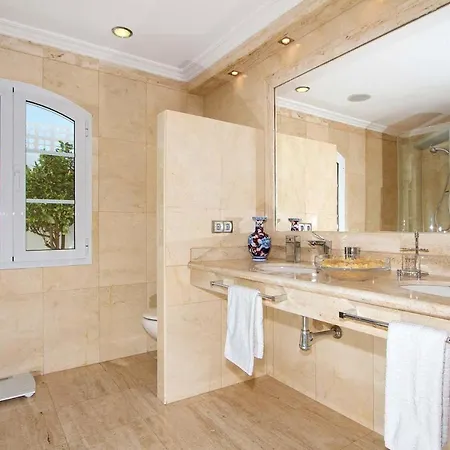 Villa Puerto Del Carmen Sleeps 5 Air Con Wifi